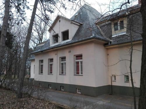 felújításra váró épület